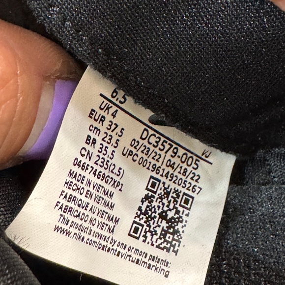 Nike Waffle Black & White Sneakers - Picture 9 of 9